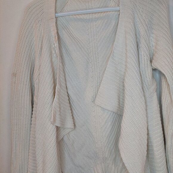 Ricky's WhiteâKittedâCardiganâSweater - Picture 5 of 10
